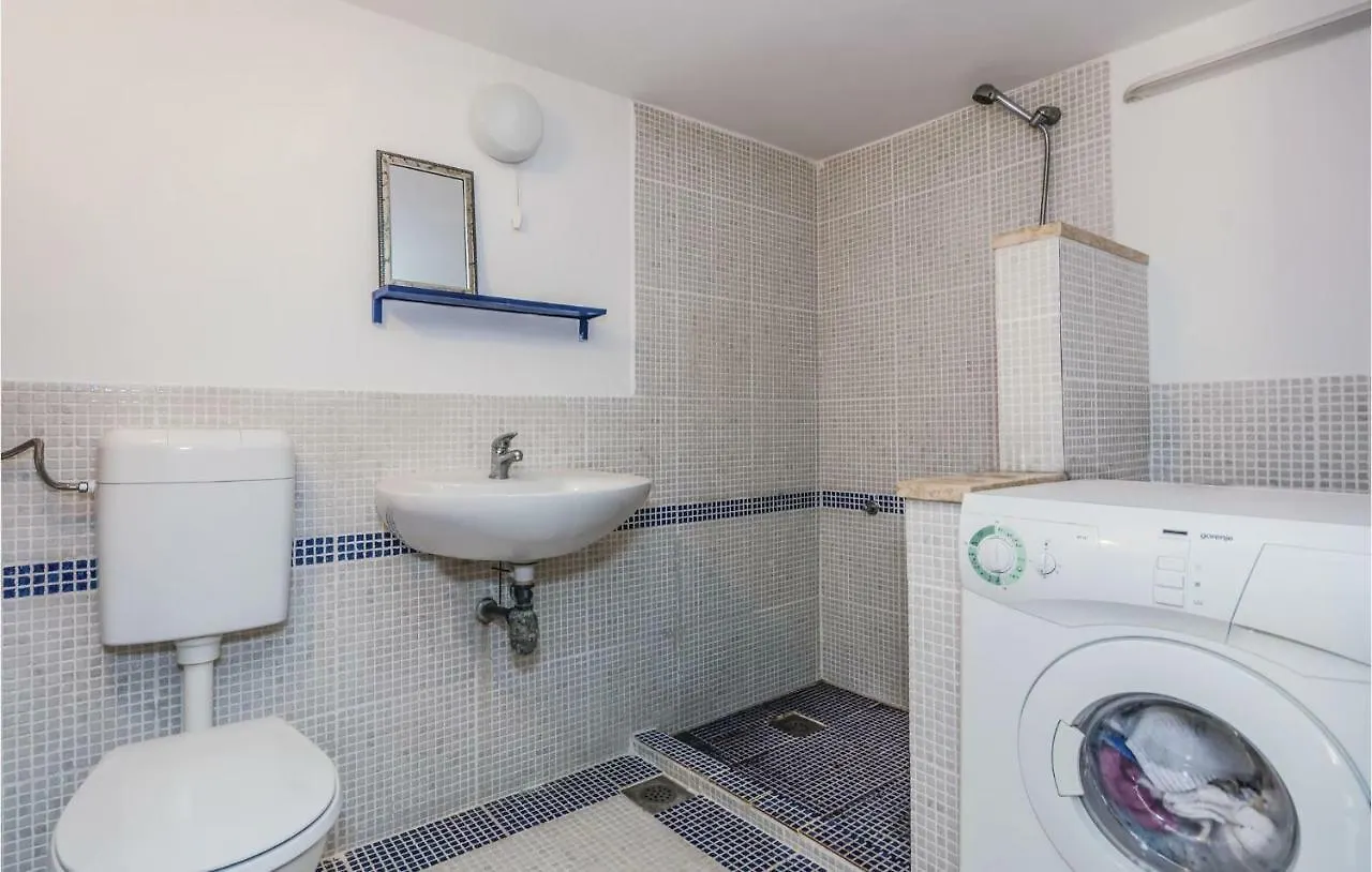 Cozy Apartment In Vrsar With Kitchen